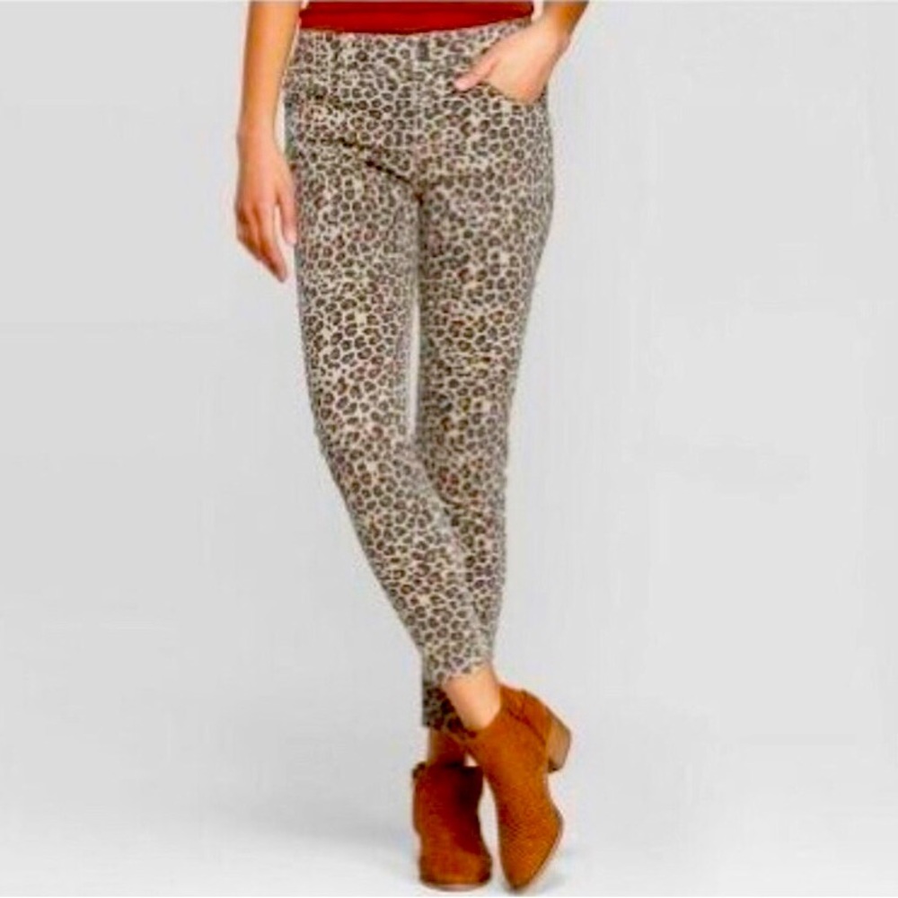 NWT Knox Rose animal print pants. Size 8
